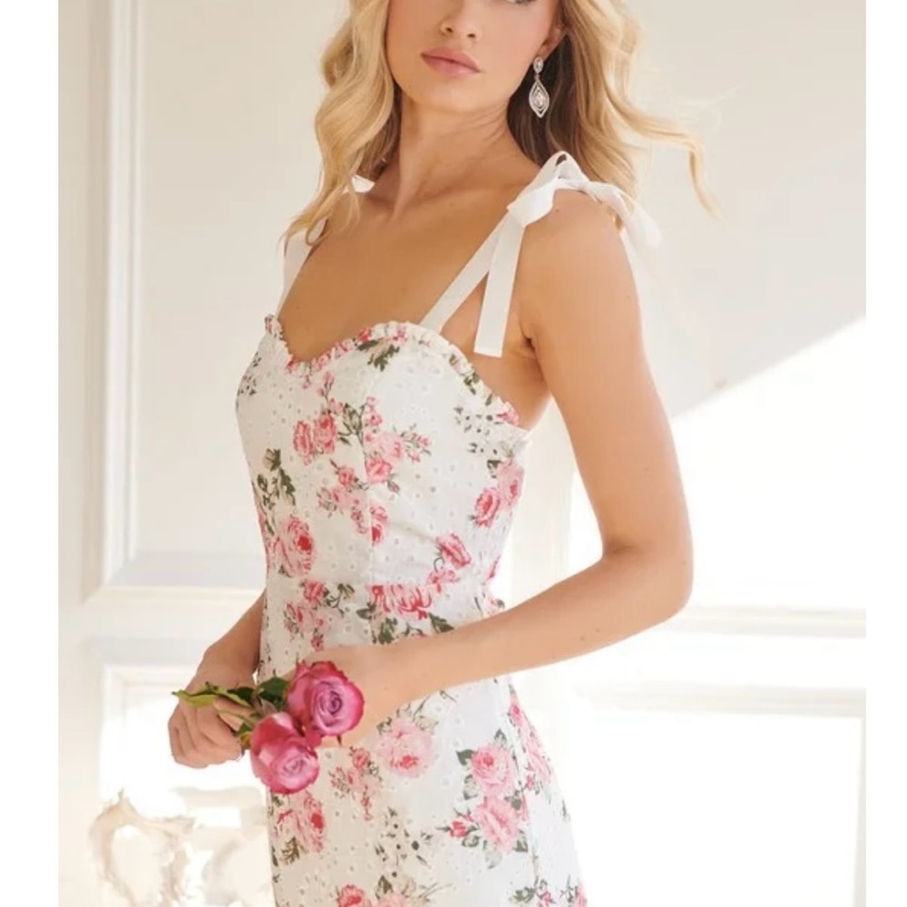 Sugarlips White Midi Sundress with Sweetheart Neckline for Wedding Guest